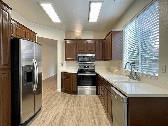 4th image of 2084 Devonshire Dr