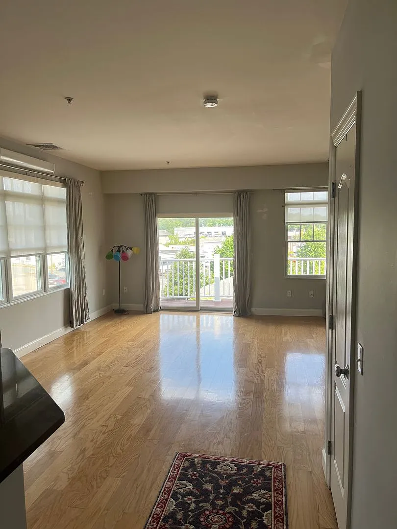 Modern 2 Br 1 Full / 2 half Bath Braintree Condominium — Photo 4