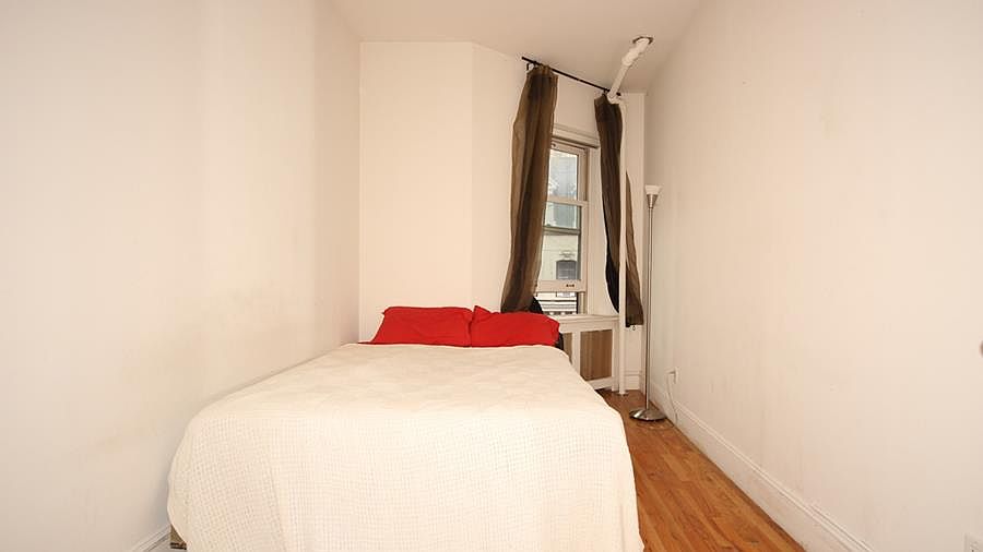 2nd image of 321 W 105th St APT 4A
