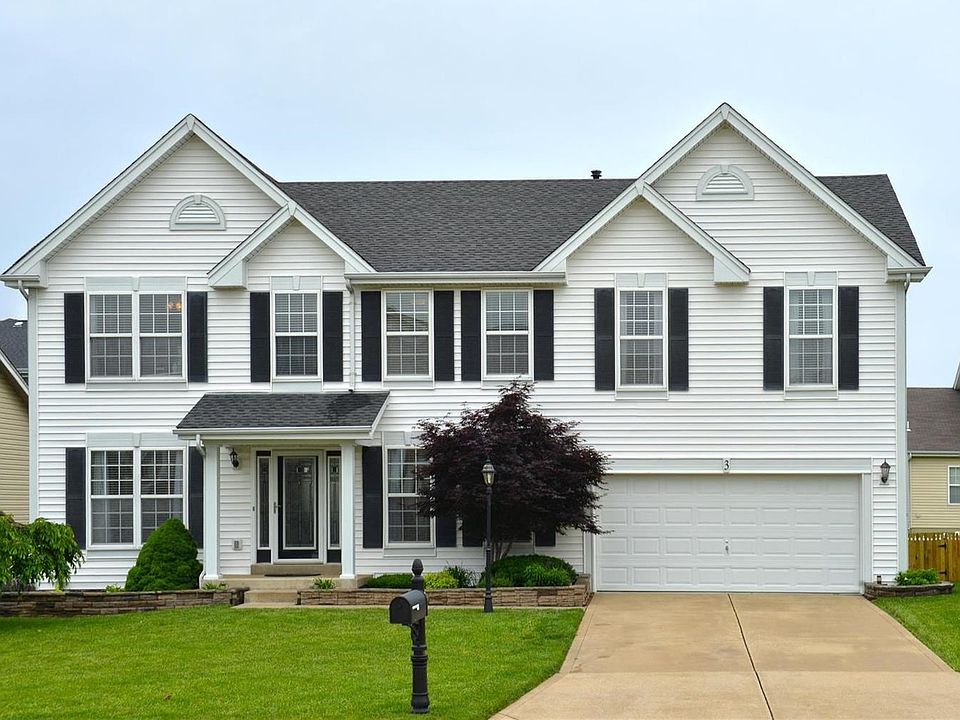 Meticulously Maintained Home with GREAT Curb Appeal!