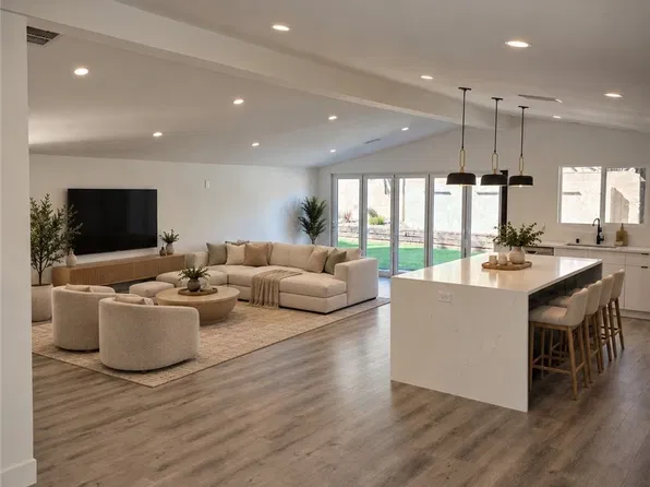 7831 Capistrano Ave, Canoga Park, CA 91304