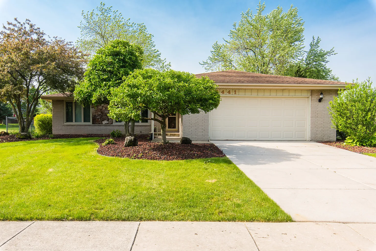 8441 Teakwood Ct photo 1