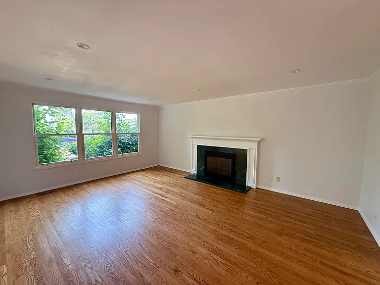 17417 SE 46th Pl — Photo 15