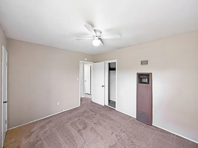 SD: Comfortable 3BD/1.5BA Apartment in Normal Heights with Reserved Parking — Photo 11