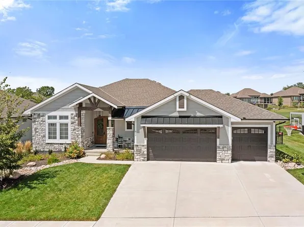 809 Bridgeshire Dr, Raymore, MO 64083
