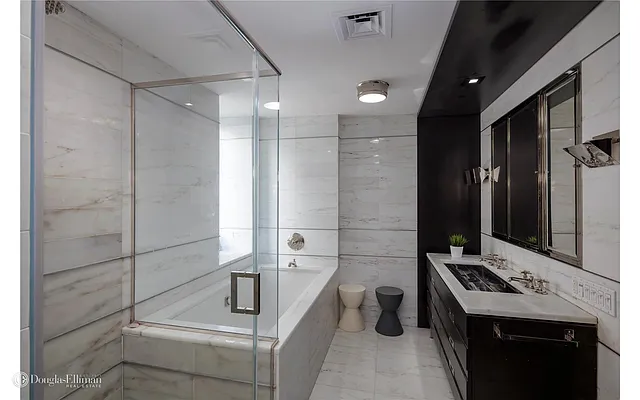 Rented by Douglas Elliman | media 35