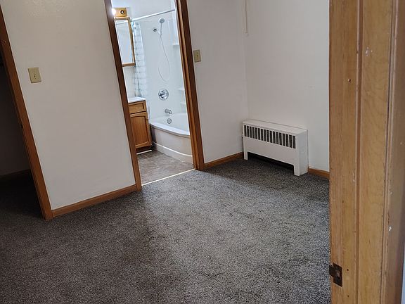5th image of 116 S Vine St APT 3