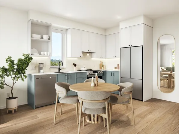 3226 Shelbourne St #201, Saanich, BC V8P 5G8