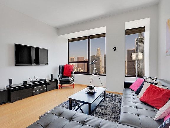 2nd image of 1100 Wilshire Blvd APT 3507