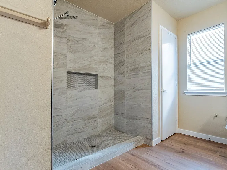 7106 Thannas Way — Photo 10