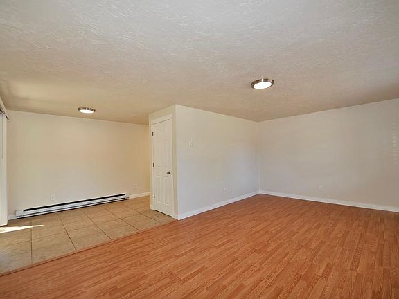 4th image of 1526 E Mary Ln