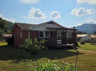 122 Dennis Cove Rd, Hampton, TN 37658