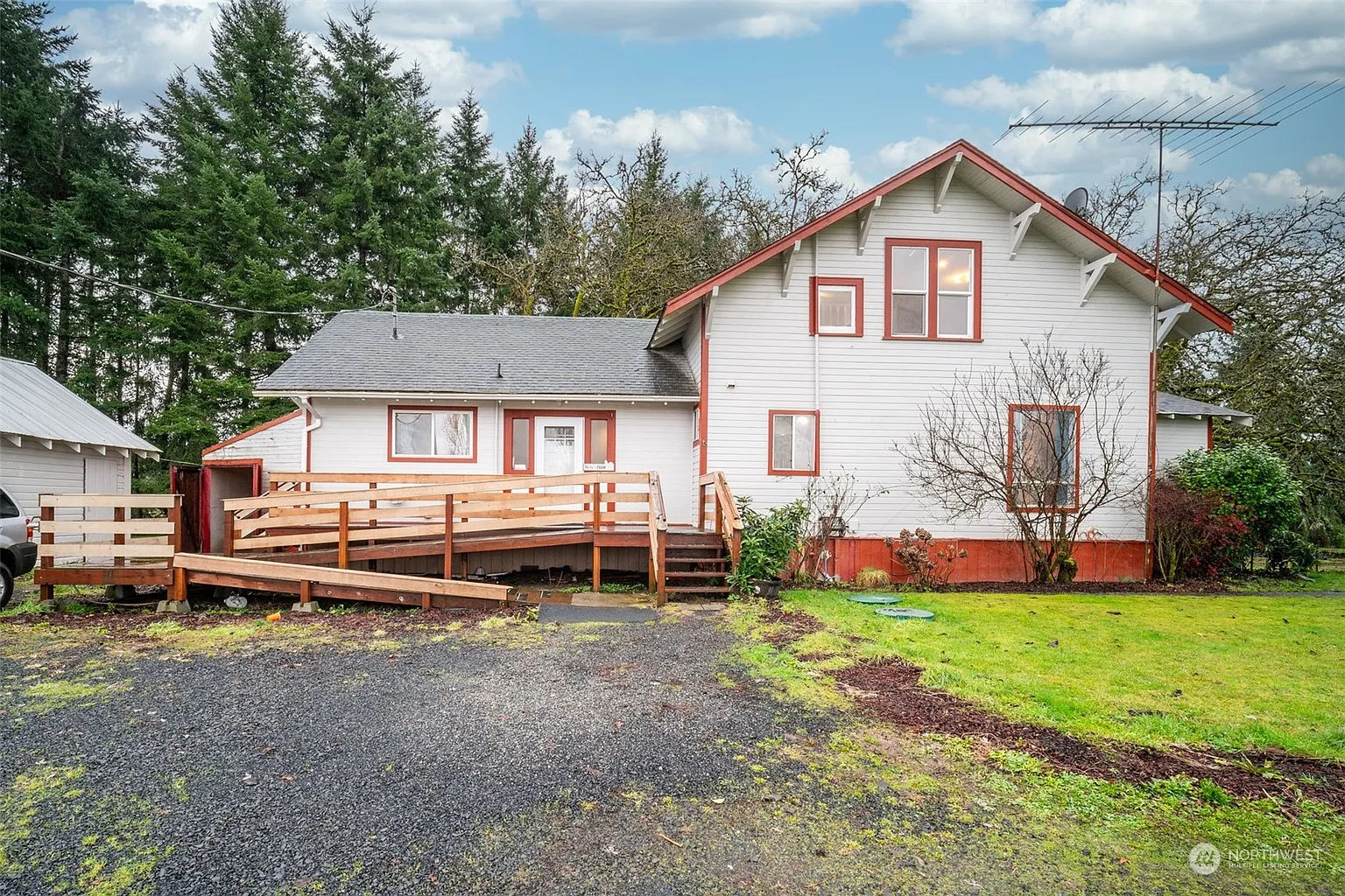 225 Nikula Road photo 1