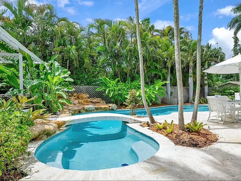 7924 SW 50th Ct — Photo 4