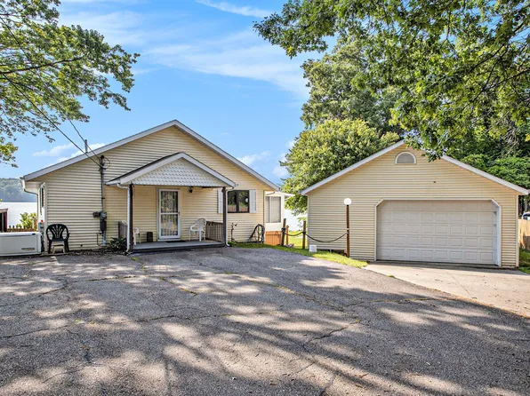 12118 N Sherman Lake Dr, Augusta, MI 49012