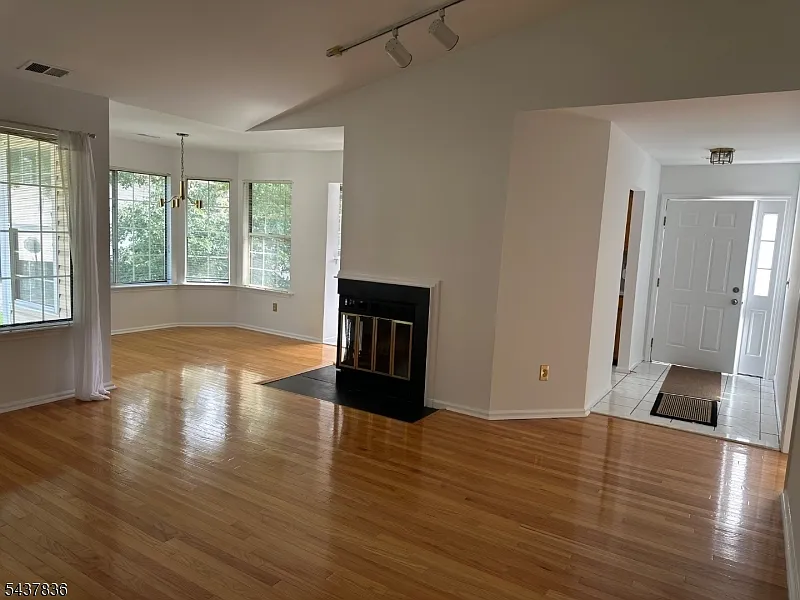 2 bed, 2.0 bath, $2,900 — Photo 2