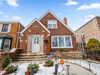 8240 S Calumet Ave, Chicago, IL, 60619