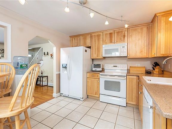 4th image of 88 Iroquois Rd