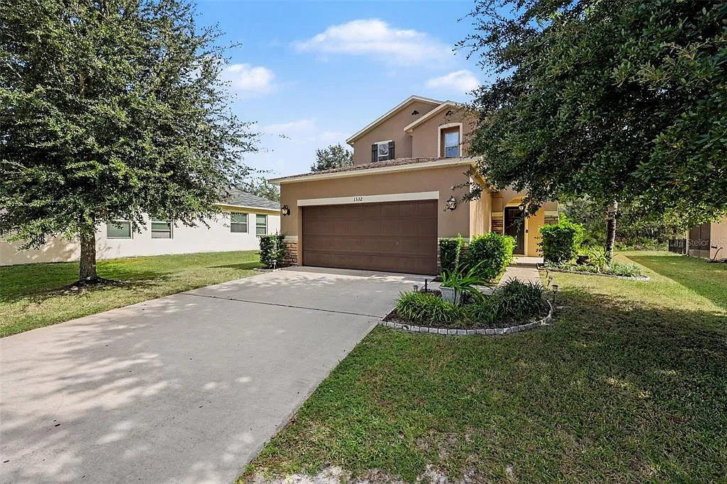 4 bed, 2.5 bath, 2028 sqft, $2,400 — Photo 3
