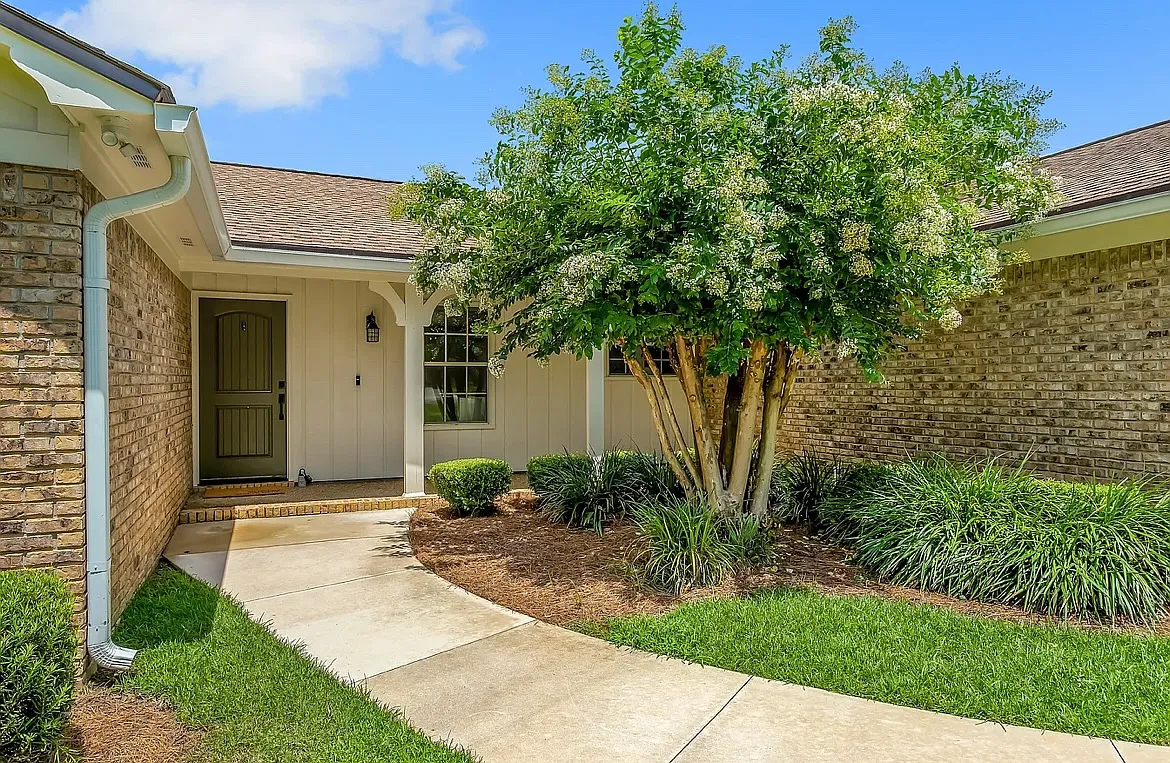 4 bed, 2443 sqft, $4,000 — Photo 3