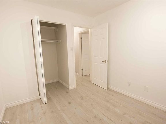 5th image of 333 Rexford Dr