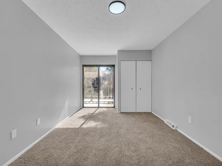 518 Turnberry Ln — Photo 19