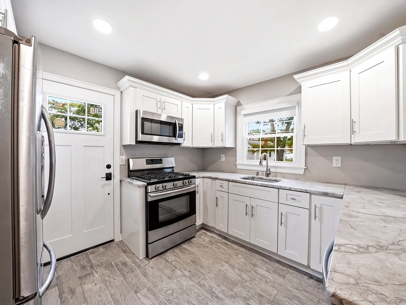 2 bed, 775 sqft, $3,450 — Photo 1