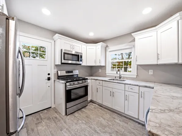 46 Kirby Ln, Ronkonkoma, NY 11779