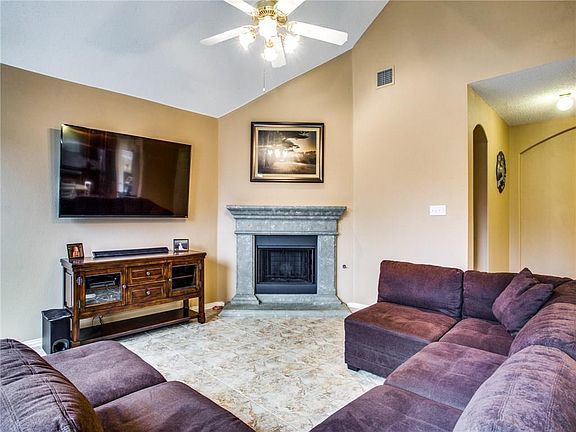 4th image of 1009 Tanglewood Dr