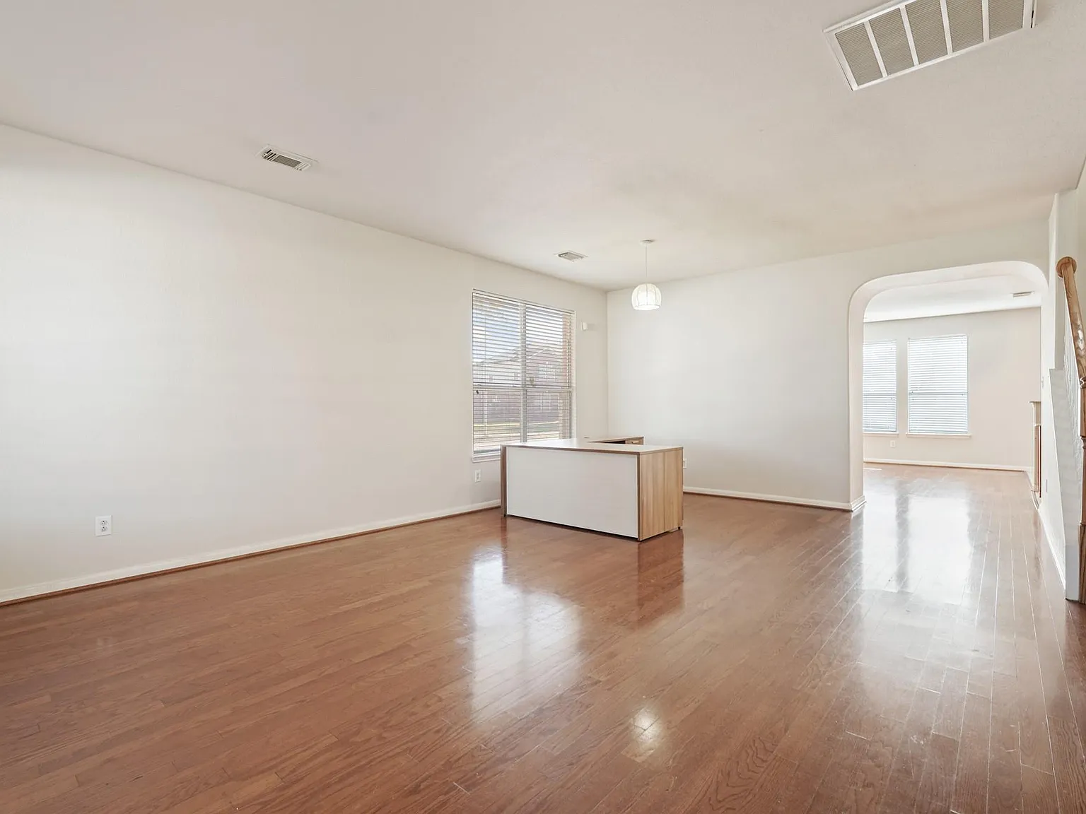 4 bed, 2.5 bath, 3524 sqft, $2,350 — Photo 4