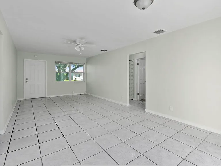 836 Evergreen Dr — Photo 5