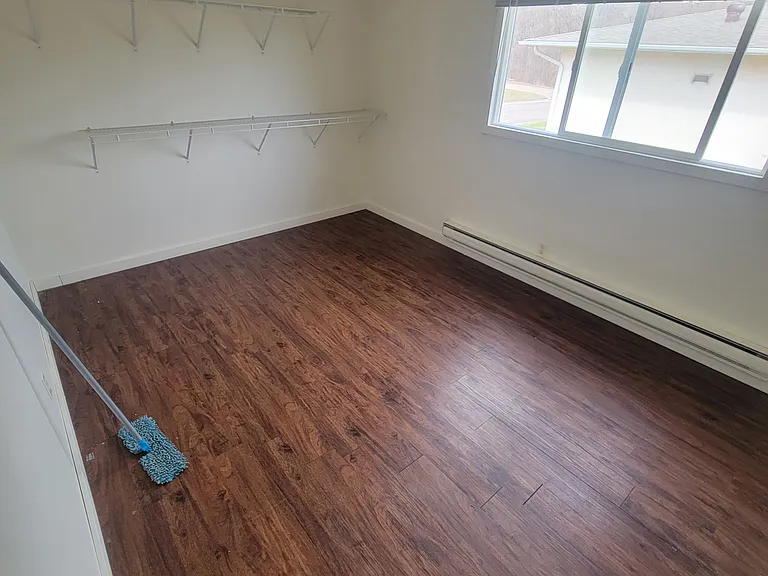 1738 La Crescent St #17 — Photo 4
