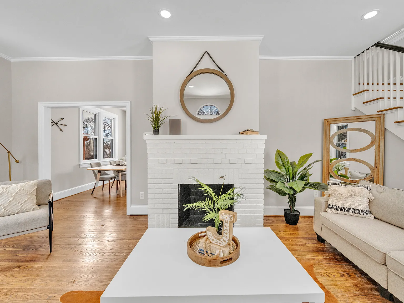 4 bed, 2016 sqft, $4,800 — Photo 2