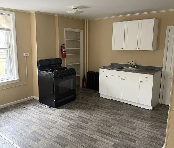 332 Green St #2 — Photo 3