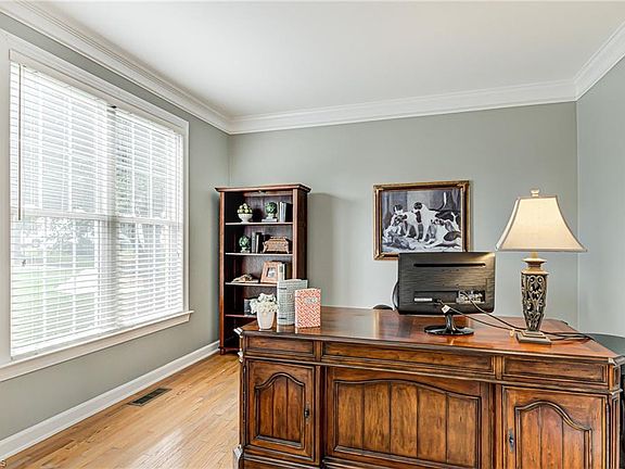 5th image of 316 Lucas Park Dr