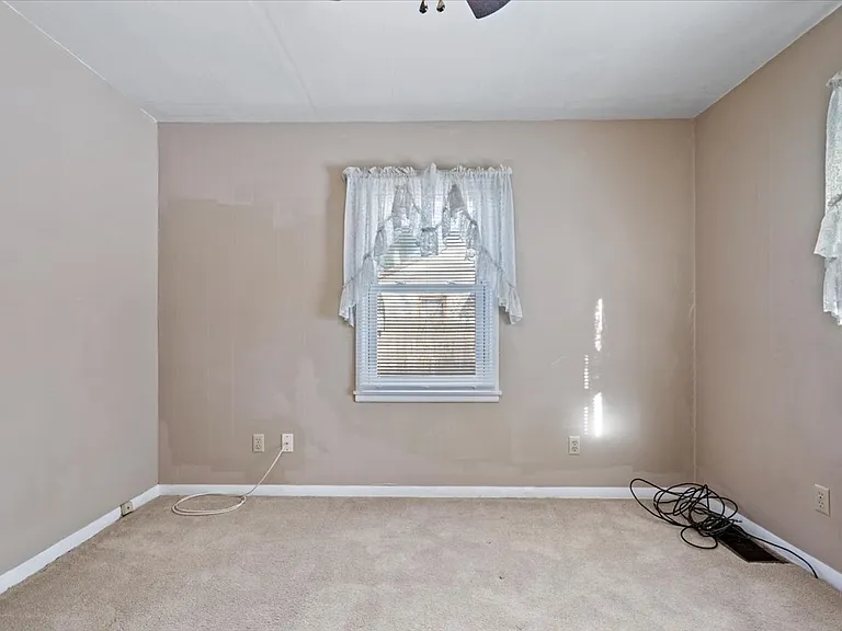 3241 S Harvey St — Photo 16