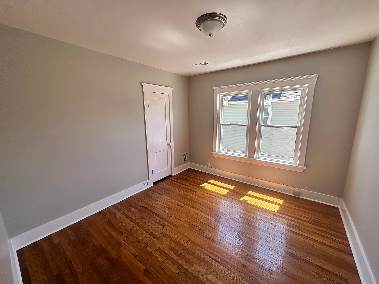 2 bed, 725 sqft, $1,100 — Photo 4
