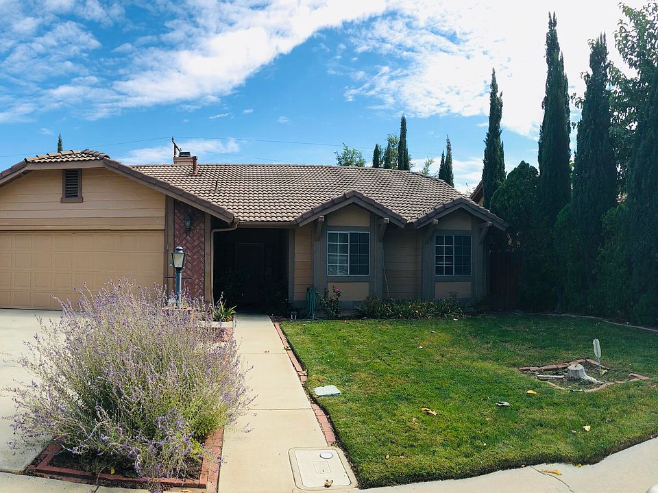 1st image of 39434 Gainsborough Dr