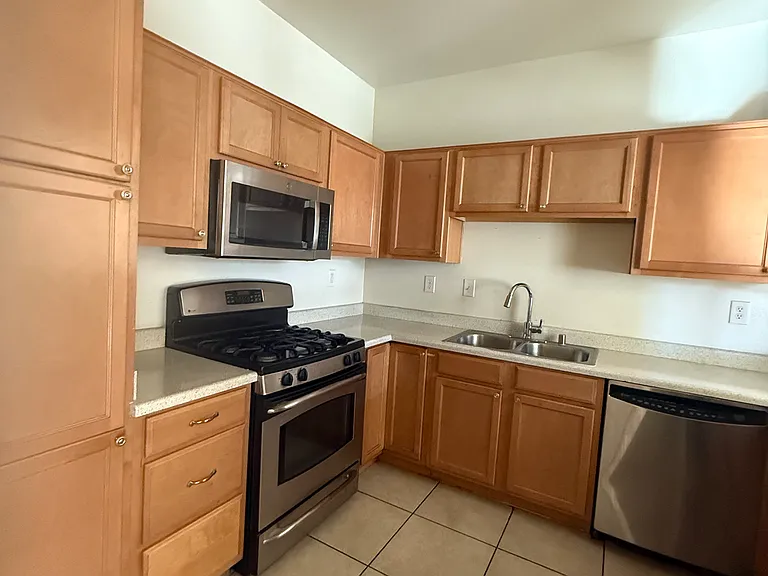547 Twilight Blue Ave — Photo 2