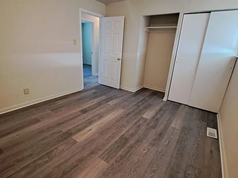 545 McLean St — Photo 9