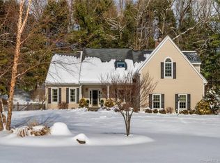3 Aspenwood Dr, Weatogue, CT 06089