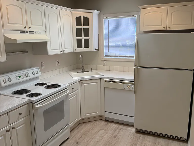 7040 N Lombard St — Photo 6