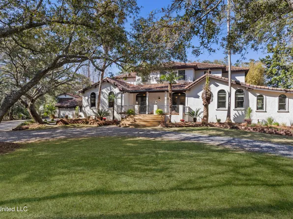 1105 Le Voyageur Dr, Ocean Springs, MS 39564