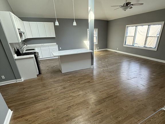 3rd image of 2123 Luther Ave