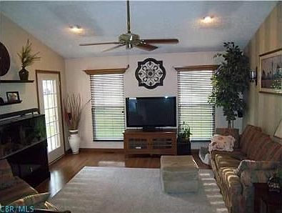 3rd image of 2719 Creekwillow Pl