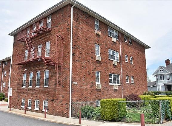 4th image of 140 Grace Church St APT L3