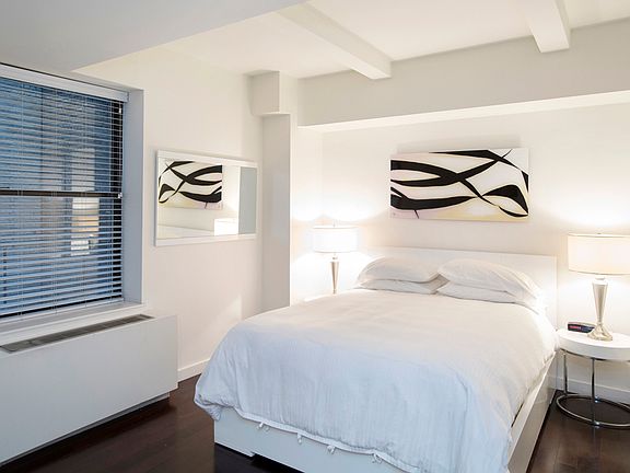 4th image of 150 W 51st St APT 701
