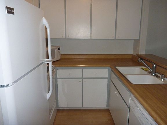 5th image of 807 Alder Ave Unit 32