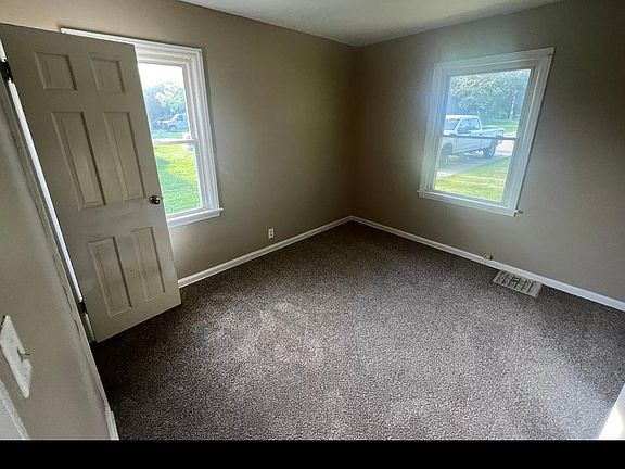 4th image of 126 E Palmer Ave