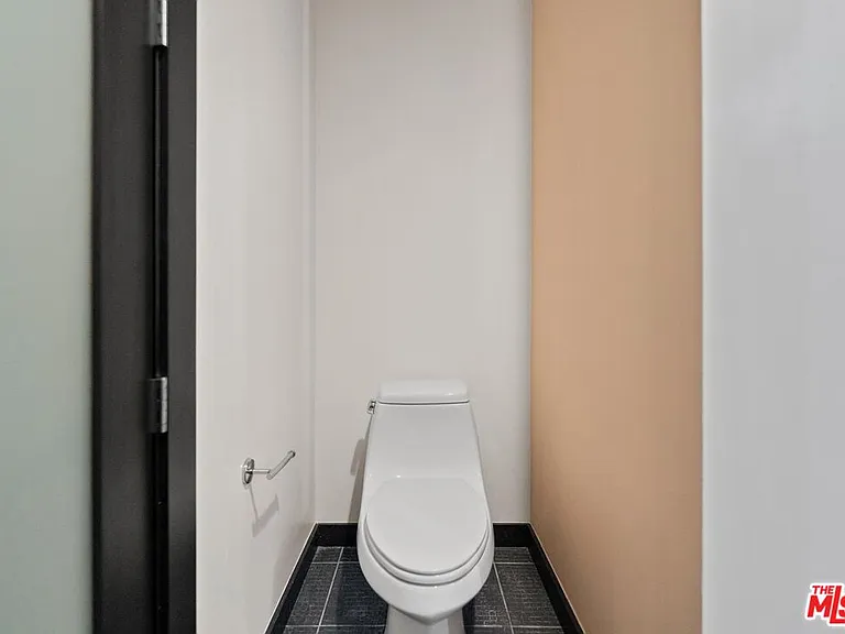 655 S Hope St #1006 — Photo 22